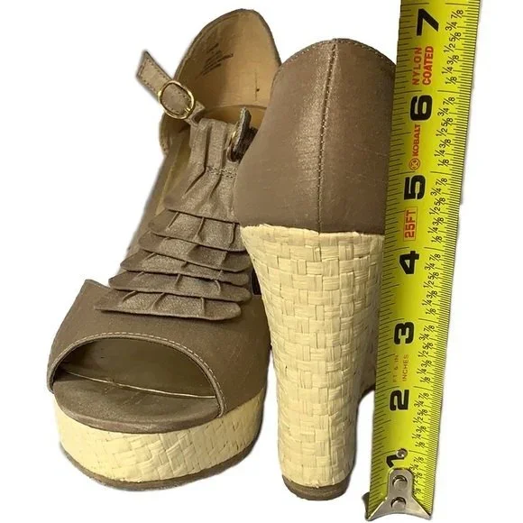 Steve Madden Ruffle Satin Wedge Heel Sandal Size 9 - Picture 6 of 11